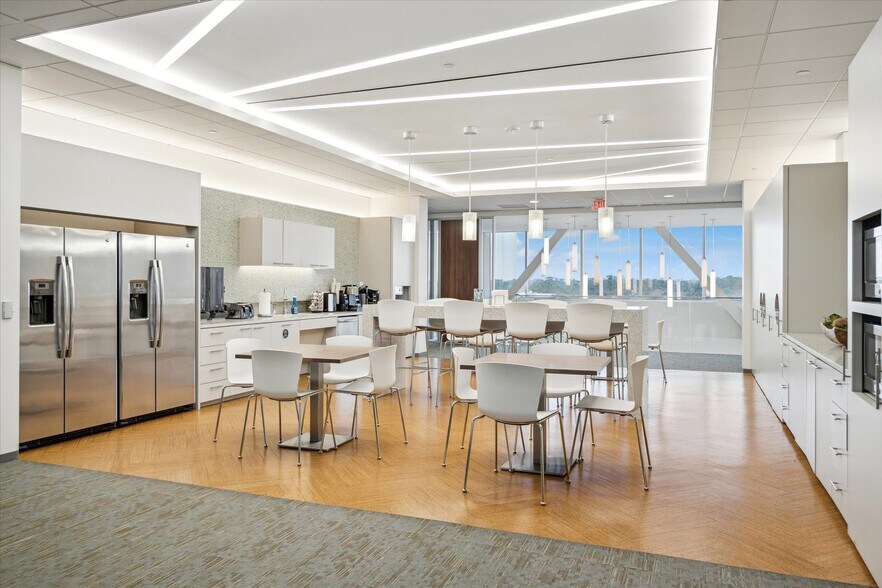 More Photos Of 9090 Katy Fwy, Houston Medical For Lease