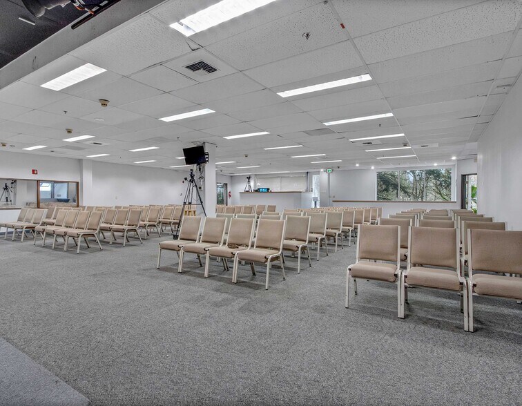 More Photos Of 19600 International Blvd, Seatac Office For Sale