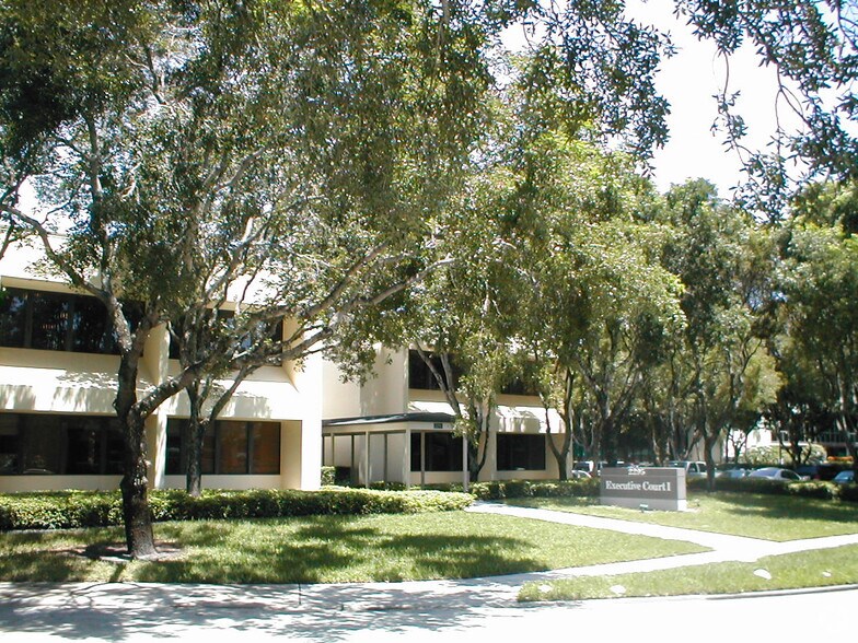 More Photos Of 2295 NW Corporate Blvd, Boca Raton Office Residential For Lease