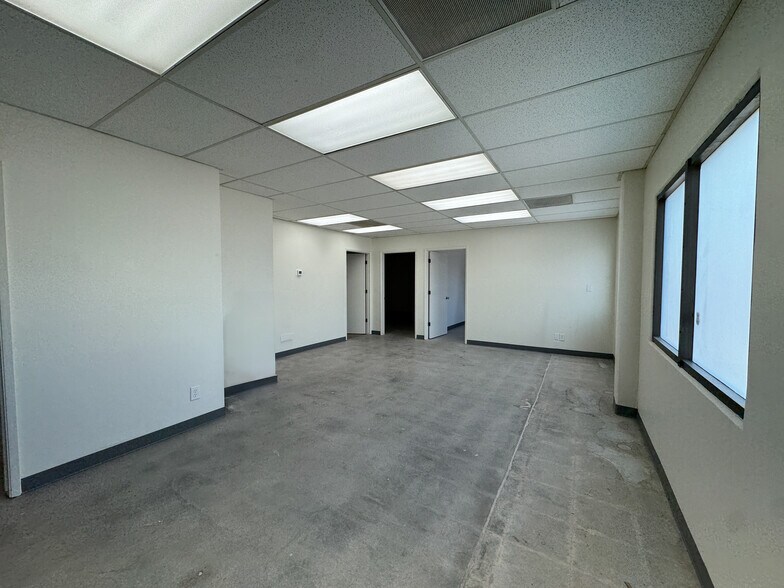 More Photos Of 440 E Walnut Ave, Fullerton Warehouse For Lease