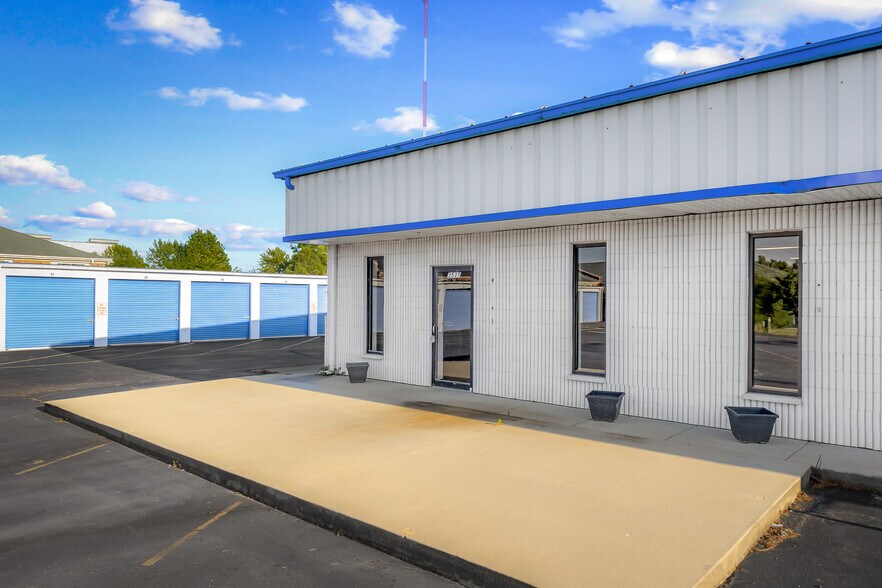 More Photos Of 3537 W Two Mile House Rd, Columbus General Retail For Lease