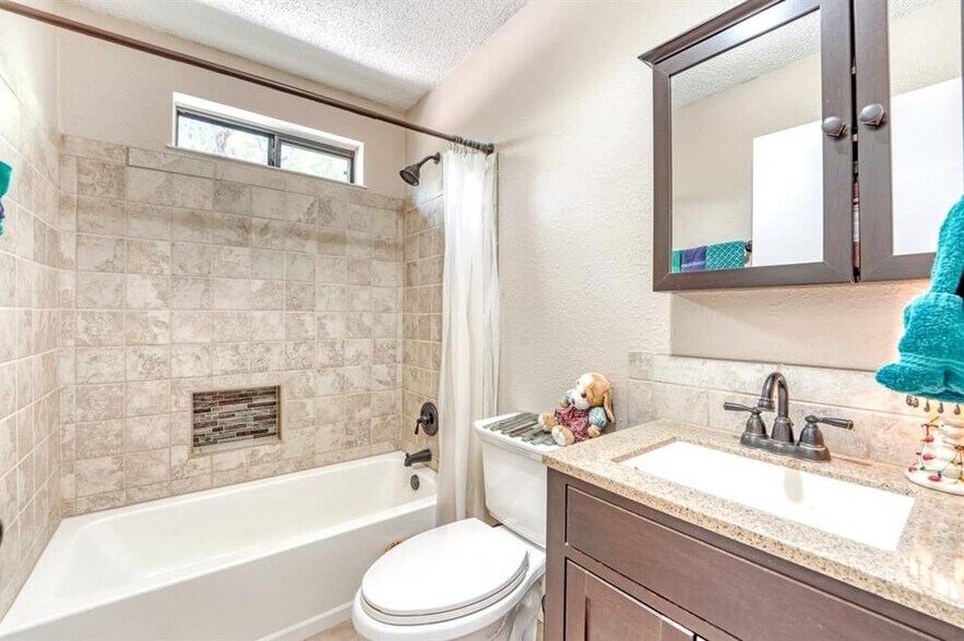 More Photos Of 19818 Colina Dr, Lago Vista Specialty For Sale