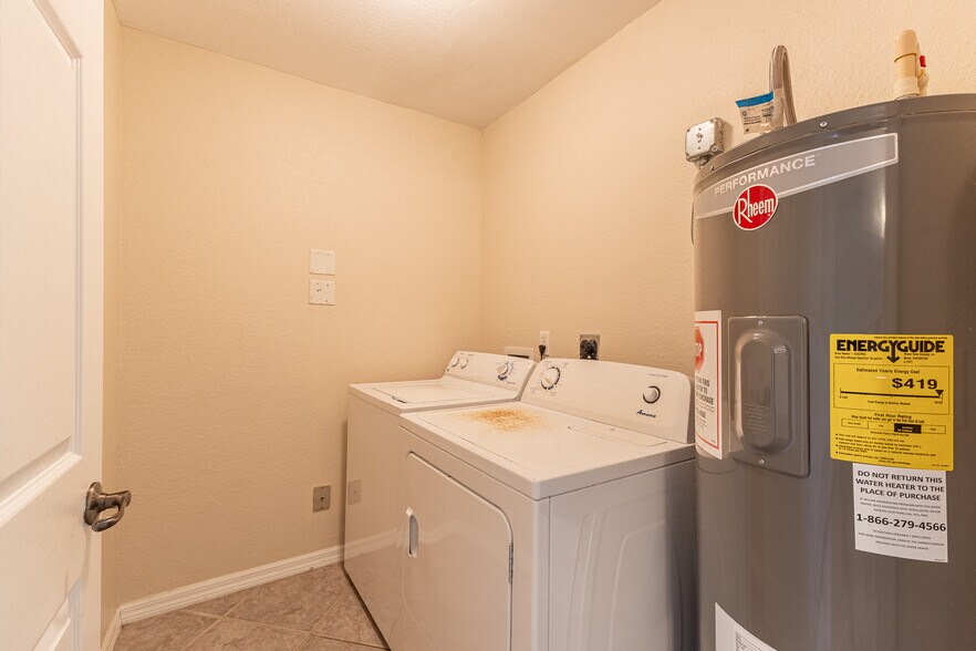 More Photos Of 717 SE 8th St, Cape Coral Apartments For Sale