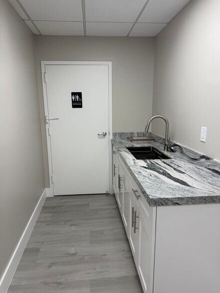 More Photos Of 4028 N 29th Ave, Hollywood Industrial For Lease