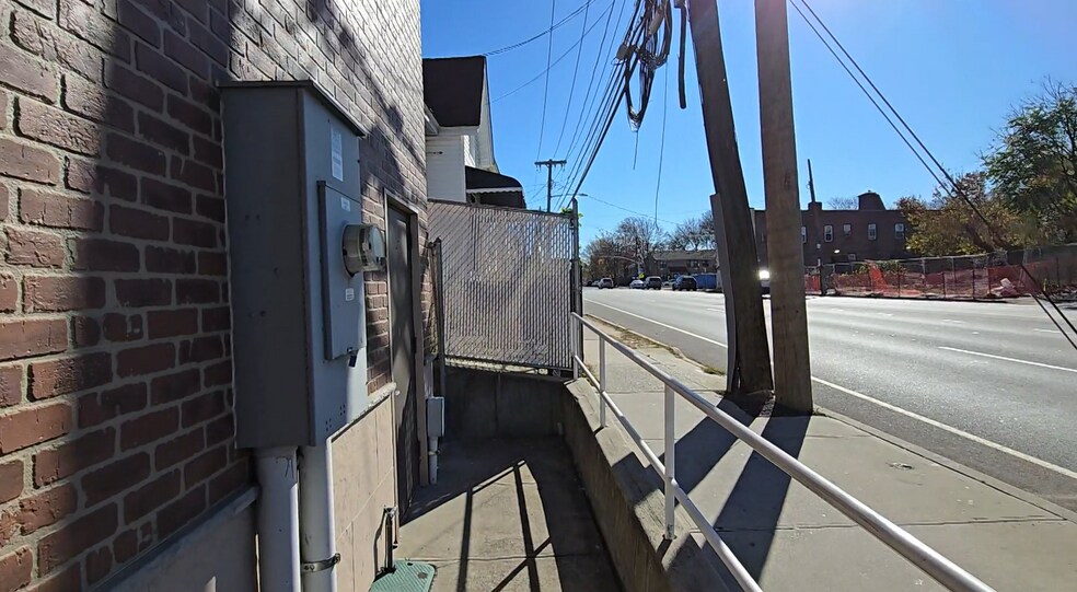 More Photos Of 66 S Franklin St, Hempstead Freestanding For Lease