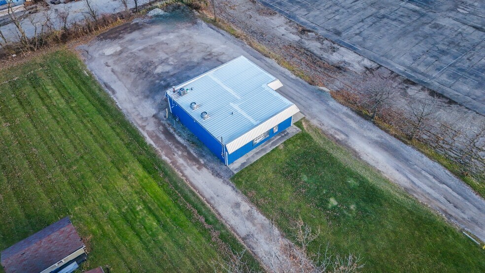 More Photos Of 1794 Harrington Memorial Rd, Mansfield Bar For Sale