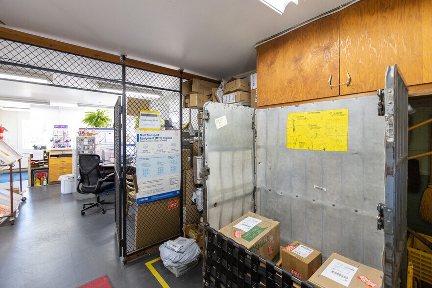 More Photos Of 96 N Main St, Dufur Post Office For Sale