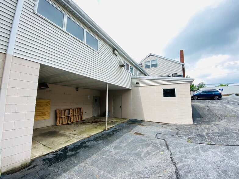 More Photos Of 915 N Hanover St, Elizabethtown Medical For Sale