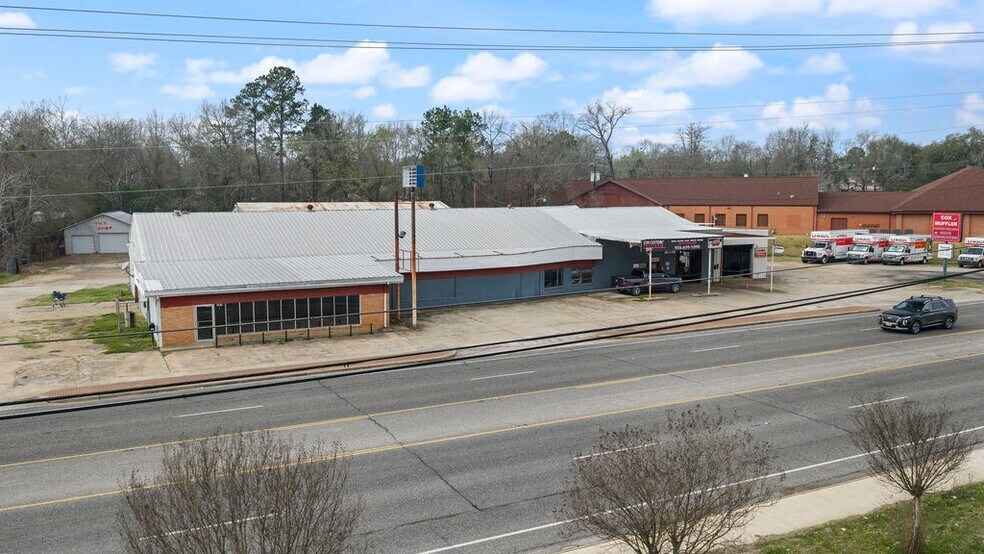 More Photos Of 1006 South Timberland Dr, Lufkin Industrial For Sale