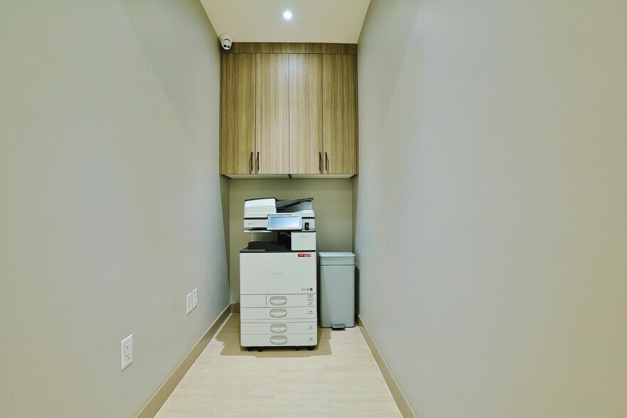 More Photos Of 1200 Derry Rd E, Mississauga Freestanding For Lease