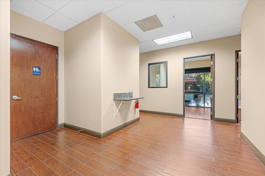 More Photos Of 7206 N Milburn Ave, Fresno Medical For Lease