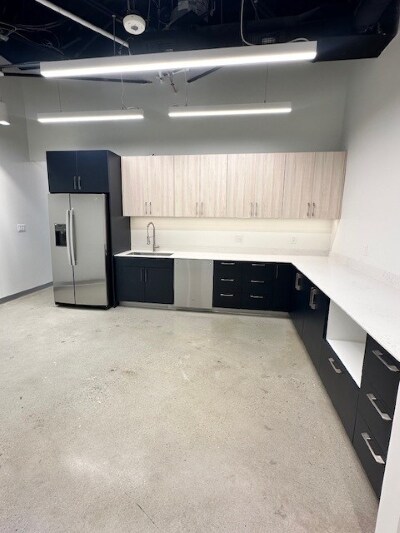 More Photos Of 1604 Spring Hill Rd, Vienna Office For Lease