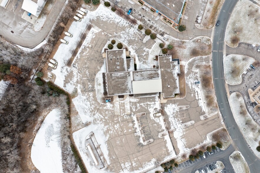 More Photos Of 11180 86th Ave N, Osseo Flex For Lease