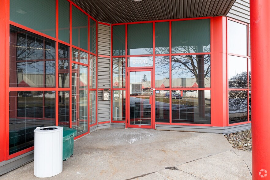 More Photos Of 6400-6420 Rue Abrams, Montréal Warehouse For Lease