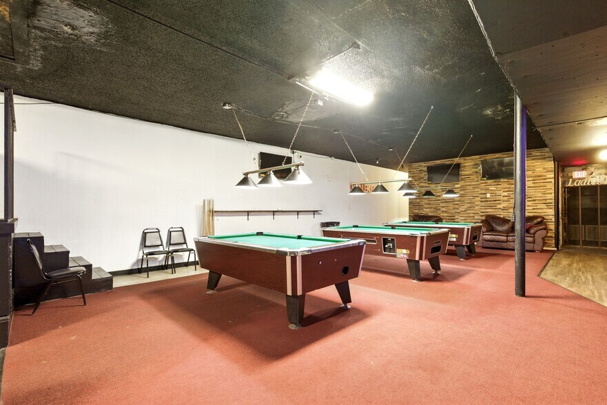 More Photos Of 8604 Jensen Dr, Houston Bar For Sale