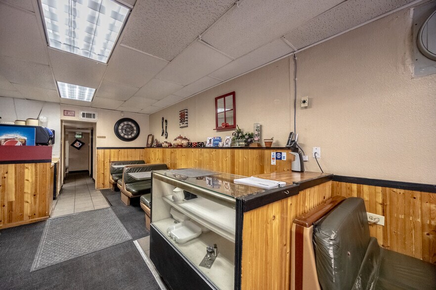 More Photos Of 322 Denver Ave, Fort Lupton Restaurant For Sale