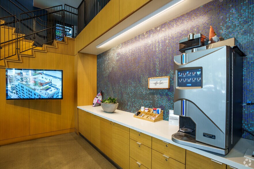 More Photos Of 2302 Valdez St, Oakland Apartments For Lease