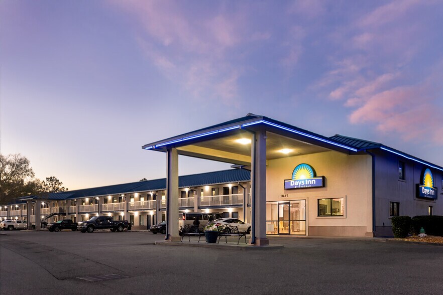 Primary Photo Of 1827 W Hill Ave, Valdosta Hotel For Sale