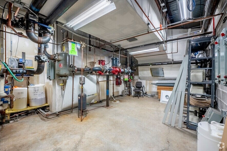 More Photos Of 1002 Deming Way, Madison Office For Sale