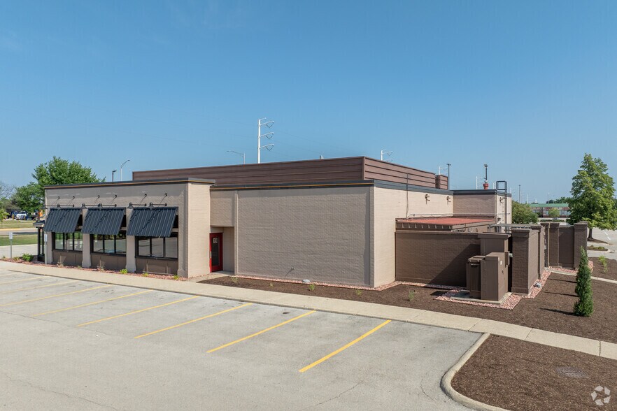 More Photos Of 264 S State Route 59, Naperville Restaurant For Sale