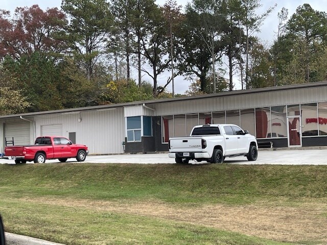 More Photos Of 4332 Mundy Mill Rd, Oakwood Freestanding For Sale