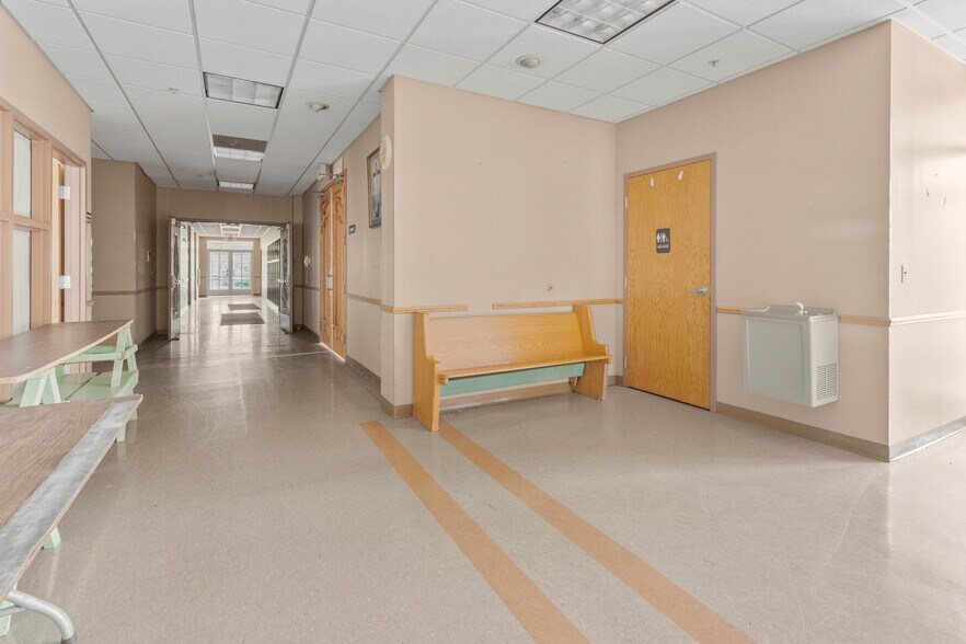 More Photos Of 266 Antoine St, Wyandotte Religious Facility For Lease