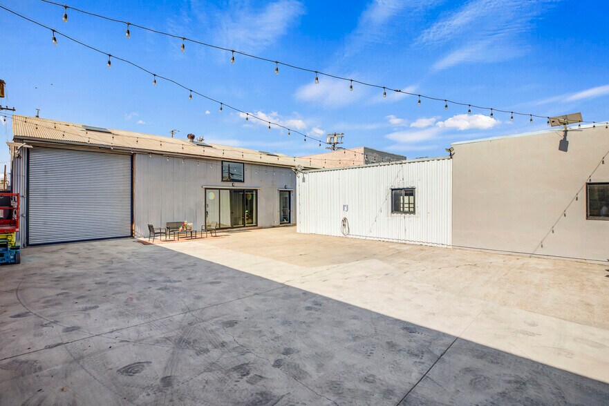 More Photos Of 3475 Union Pacific Ave, Los Angeles Manufacturing For Sale