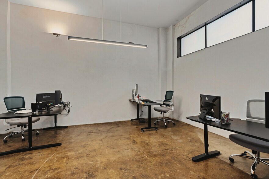 More Photos Of 311-321 Sixth St, San Antonio Office For Sale