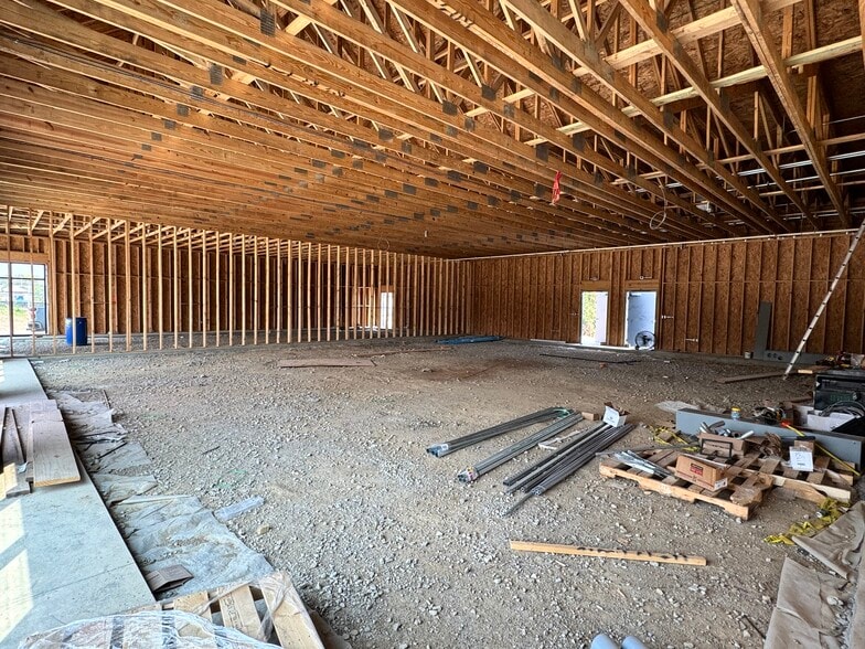 More Photos Of 4662-4668 Hall Rd, Columbus General Retail For Lease
