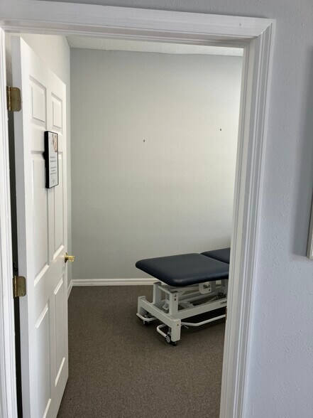 More Photos Of 2527 Windguard Cir, Wesley Chapel Office For Lease