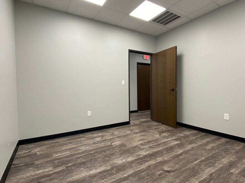 More Photos Of 7605 NW 79th Pl, Oklahoma City Industrial For Lease