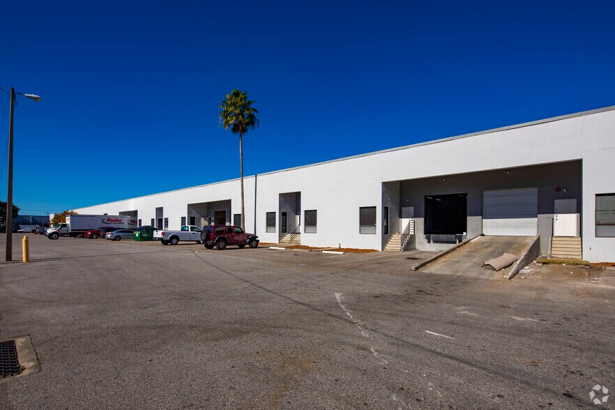 More Photos Of 5501-5519 Pioneer Park Blvd, Tampa Unknown For Lease