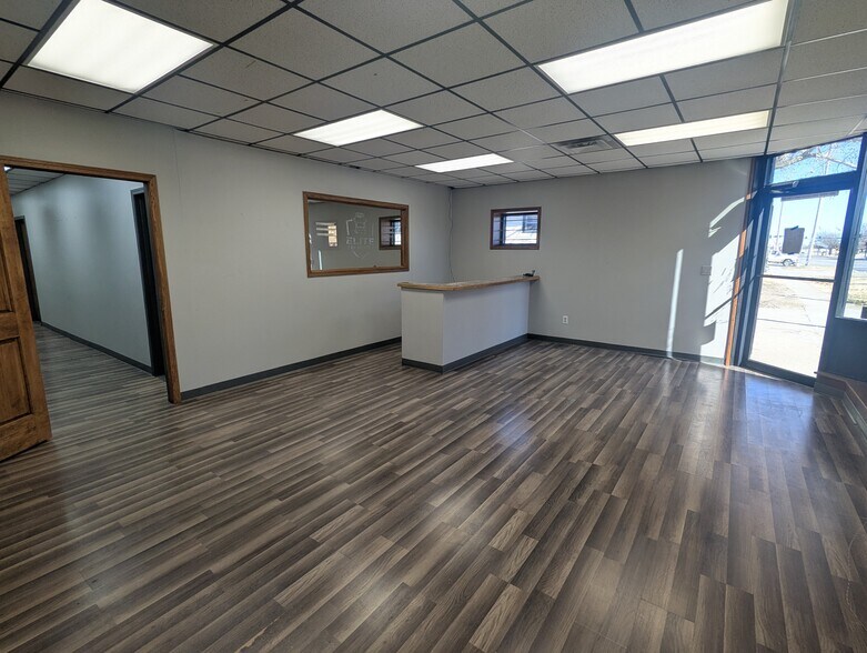 More Photos Of 716 W Maple St, Wichita Office For Lease