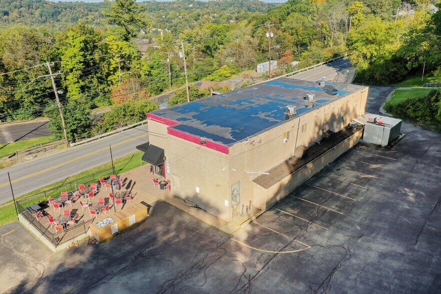 More Photos Of 2749 Noblestown Rd, Pittsburgh Restaurant For Lease