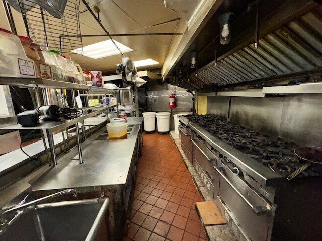 More Photos Of 811 McLean Ave, Yonkers Restaurant For Lease