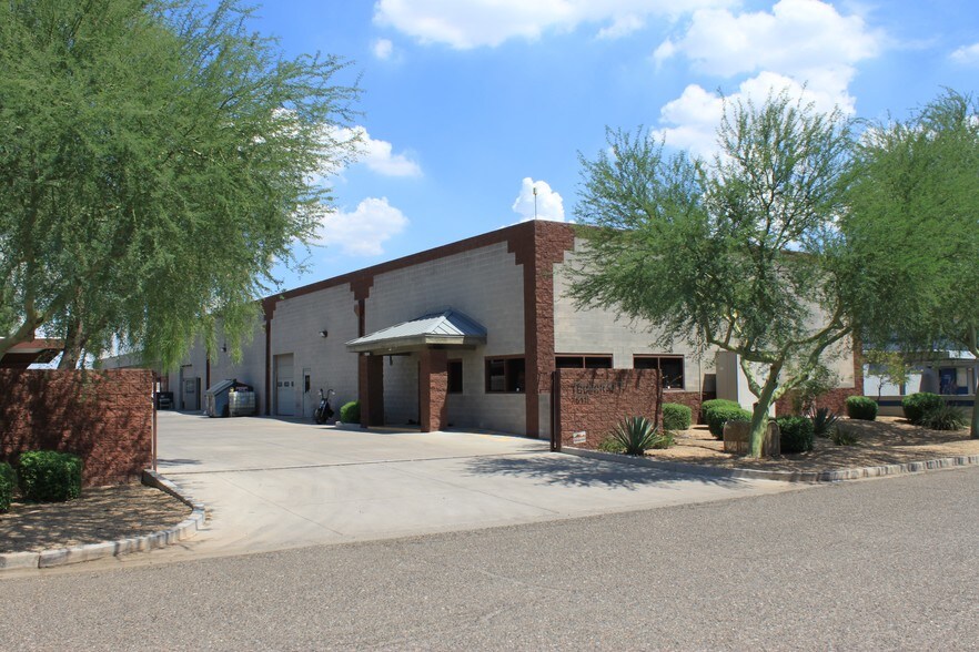 More Photos Of 7611 N 74th Ave, Glendale Warehouse For Lease