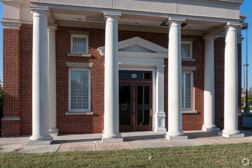 More Photos Of 20 Shining Willow Way, La Plata Freestanding For Lease