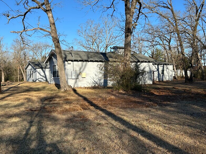 More Photos Of 2003 E US Highway 84, Palestine Office For Sale