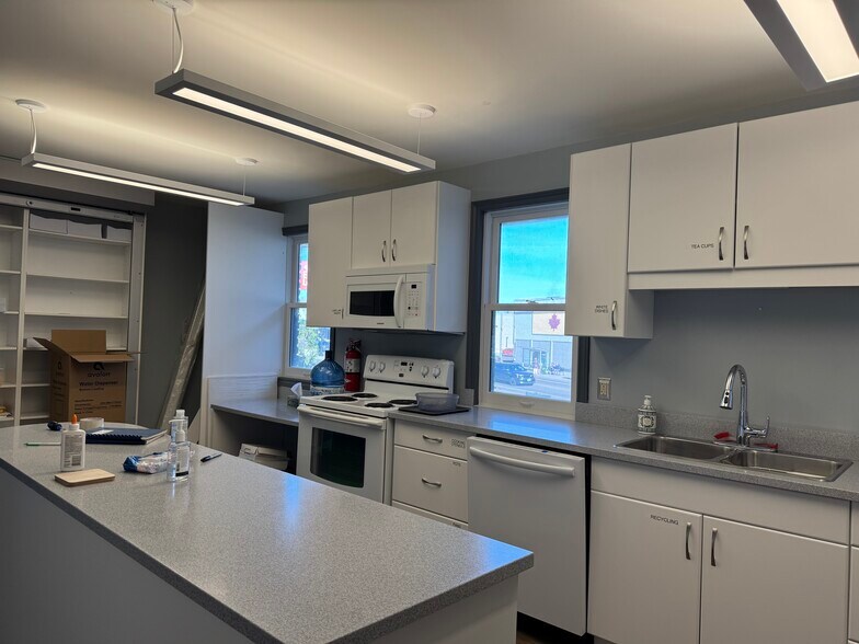 More Photos Of 826 Princess St, Kingston Office For Sale