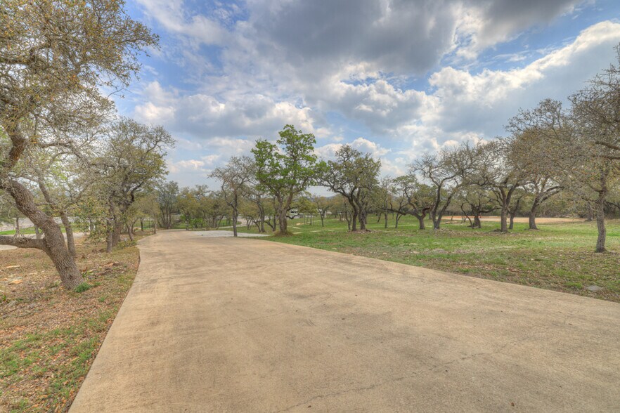 More Photos Of 30665 N Us Hwy 281, Bulverde Office For Sale