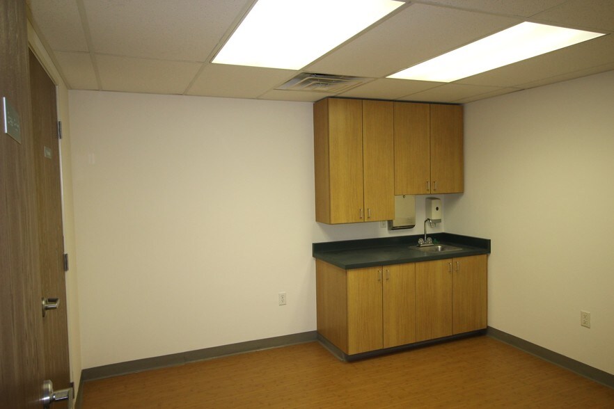 More Photos Of 66 N Pecos Rd, Henderson Medical For Lease