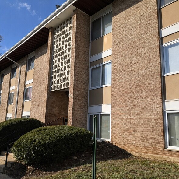 More Photos Of 522 Wilson Bridge Dr, Oxon Hill Apartments For Sale