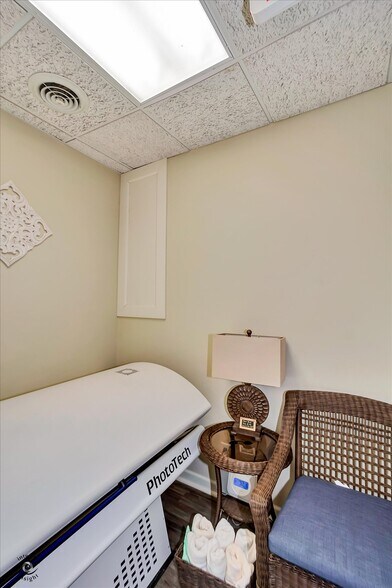 More Photos Of 1112 E Railroad St, Sandwich Office For Sale