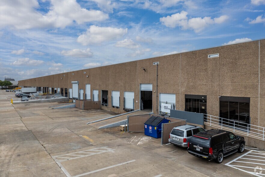 More Photos Of 12505 Reed Rd, Sugar Land Warehouse For Lease