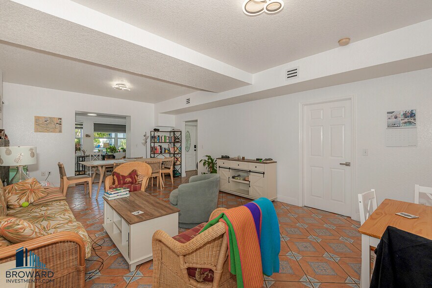 More Photos Of 330 SW 20th St, Fort Lauderdale Multifamily For Sale