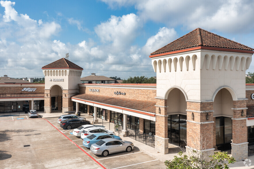 Primary Photo Of 8650 N Sam Houston Pky E, Humble Storefront For Lease