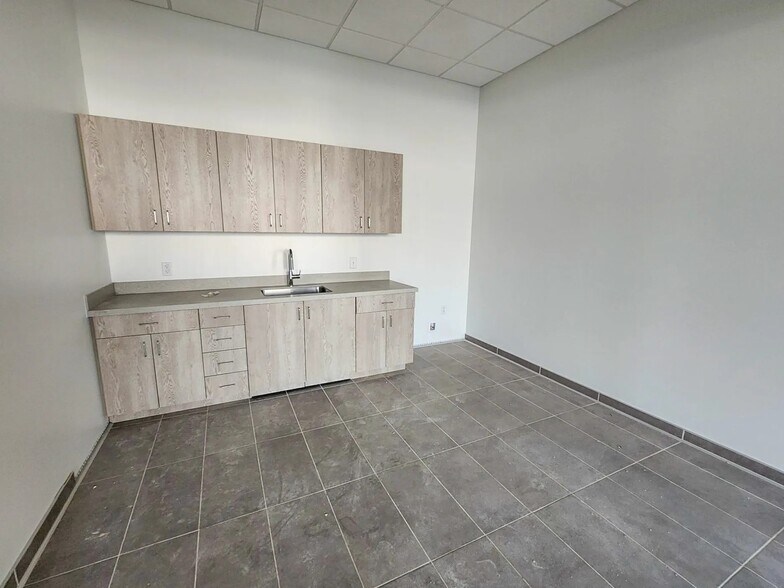 More Photos Of 350 S Hamilton Ct, Gilbert Warehouse For Lease