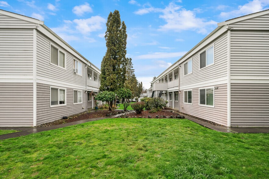 More Photos Of 12712 C St S, Tacoma Apartments For Sale