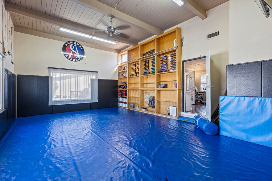 More Photos Of 906 E Commonwealth Ave, Fullerton Storefront For Sale