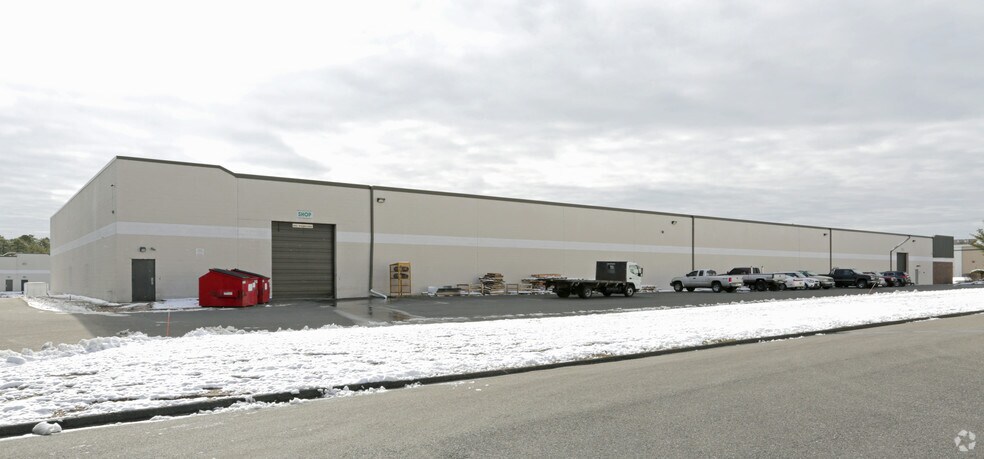 More Photos Of 1705 Oak St, Lakewood Warehouse For Lease